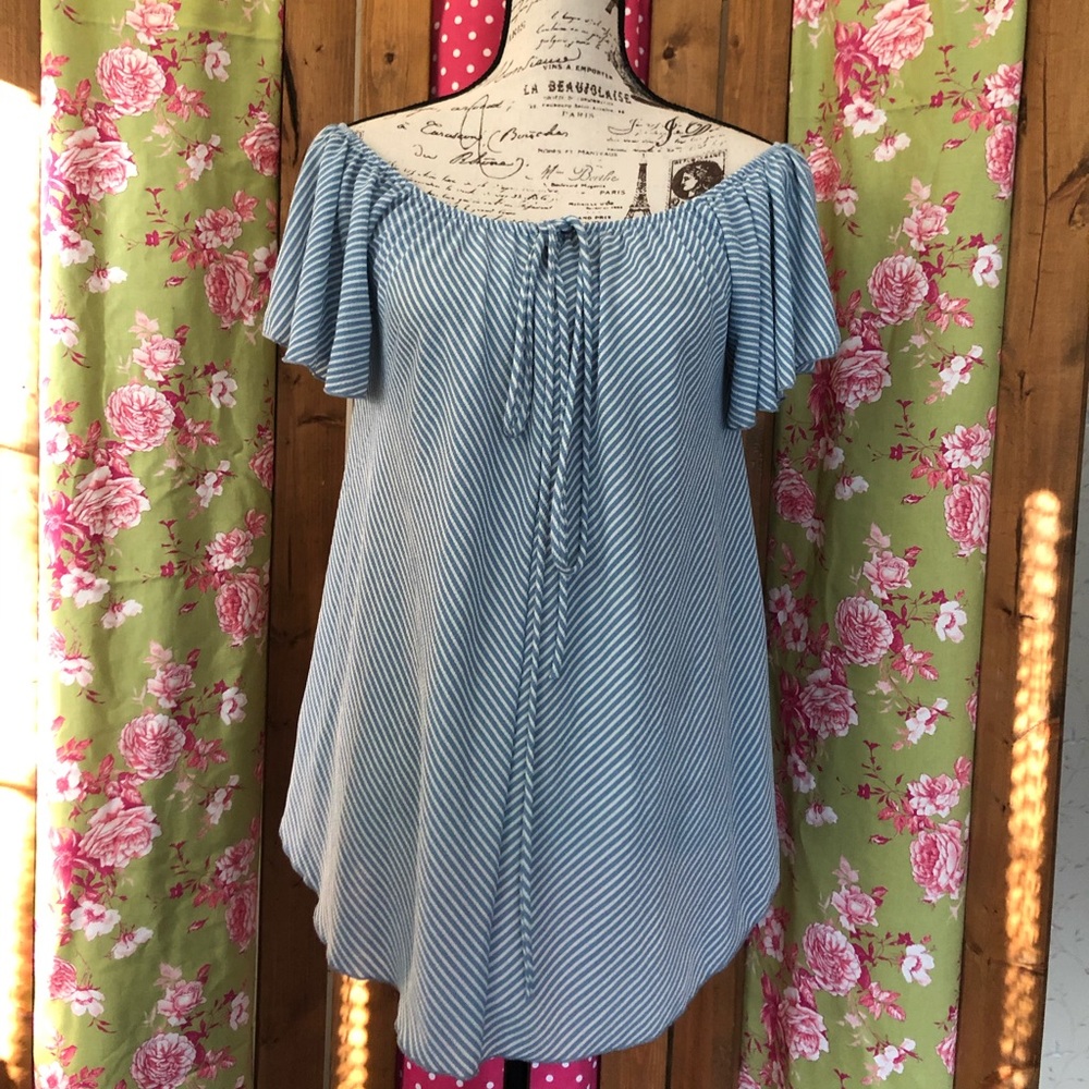 Stripped off shoulder blouse size M NWT